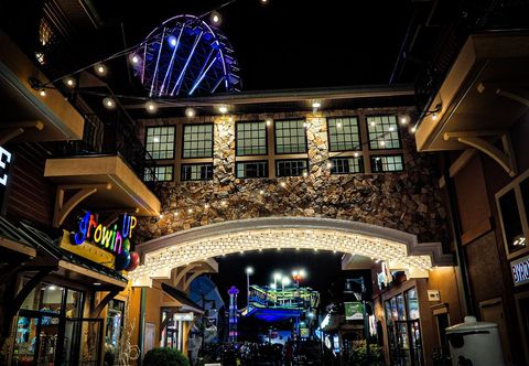 其他 Free Tickets to Local Attractions and Community Pool - Charming Cozy Cabin