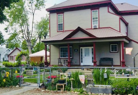 其他 Charming Home with Spacious Yard and Modern Amenities - Cozy Retreat