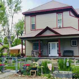 Logo1Charming Home with Spacious Yard and Modern Amenities - Cozy Retreat,National Historic Oregon Trail Interpretive Center飯店