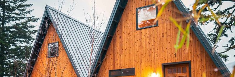 Others Scenic River Views and Cozy Fire Pit - Stunning Scandinavian Retreat