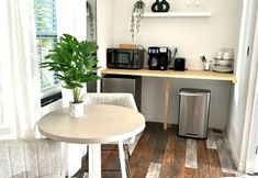 Others 5 Inviting Studio with Shared Pool and BBQ Area - Cozy Getaway