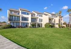 Others 3 Renovated condo with balcony, lush views, outdoor pool & tennis