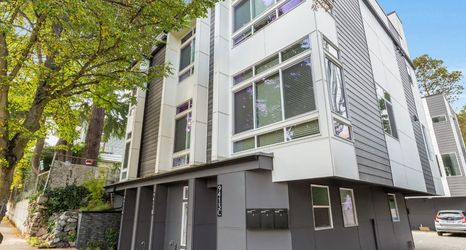 Lainnya 2 Private Rooftop and Stunning City Views - Charming Urban Oasis