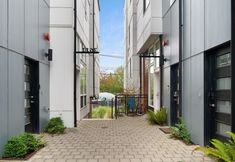 Others 2 Stylish Studio with High-End Features and City Access - Modern Oasis