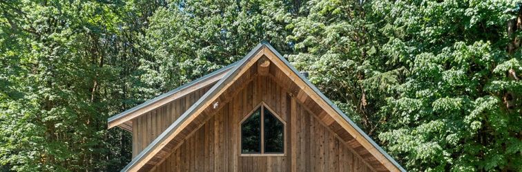 Lain-lain Secluded Riverfront Access and Stunning Design - Exquisite Mountain Retreat