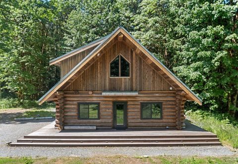 Lain-lain Secluded Riverfront Access and Stunning Design - Exquisite Mountain Retreat