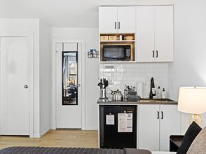 其他 4 Charming Studio Retreat - Modern Amenities and Vibrant Location