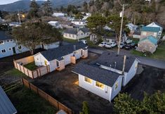 其他 4 Steps to Beach and Dining Excitement - Charming Coastal Haven