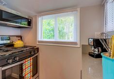 Others 7 Spacious Yard and Modern Units - Charming Coastal Retreat