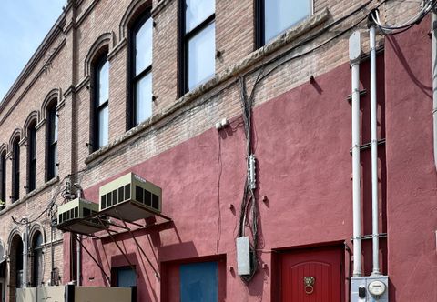 Khác Main Street Views and Spacious Living - Gorgeous Downtown Loft