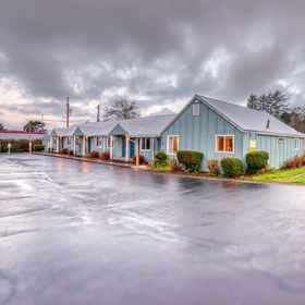 Logo1Spacious Living with Coastal Access and Modern Amenities - Charming Getaway,梅厄斯角州立公园飯店