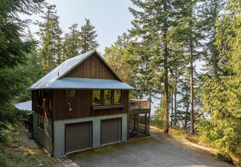 Khác Stunning Waterfront Retreat with Hot Tub and Stone Fireplace - Enchanting Escape