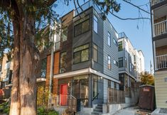 Lain-lain 2 Rooftop Patio with Space Needle Views - Charming Townhome