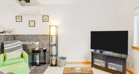 その他 2 Two-story getaway with a washer/dryer, central AC, & WiFi - dogs welcome