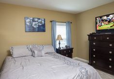 Others 7 Community Pool and Gas Fireplace Retreat - Charming Oasis