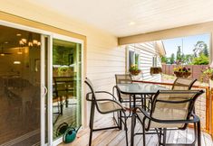 其他 6 Newer, dog-friendly home at the forest's edge with patio & WiFi - near downtown