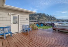 Others 2 Charming Bayfront Cottage with Hot Tub and Fire Pit - Cozy Coastal Retreat