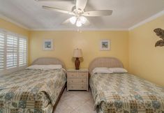 Others 3 Spacious Condo with Pool and Shuffleboard - Charming Beach Retreat