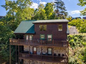 Others 4 Hot Tub and Spacious Living - Enchanting Family Retreat