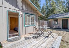 Others 4 Charming Cabin with Hot Tub and Cozy Living Space - Inviting Retreat