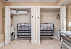 Others 3 Spacious Townhome with Scenic Balcony and Backyard Swing - Stylish Getaway