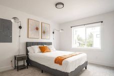 その他 2BR | Bath, Fireplace | West Seattle | Sophari