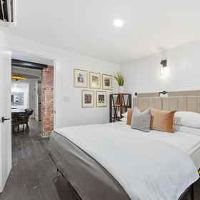 Logo 1 Cozy 3 Bedroom W/Backyard Near Subway, Apollo Theater Hotels