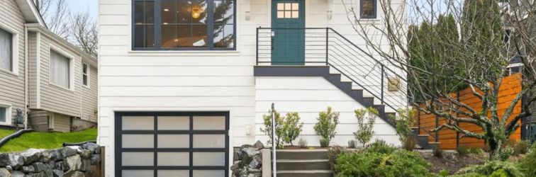 Others Stunning Dual Living Rooms and Chef's Kitchen - Cozy Elegant Escape