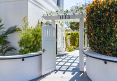 Others 7 Charming Outdoor Oasis with Hot Tub - Luxurious Coastal Retreat