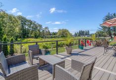 其他 4 Luxurious Custom Kitchen and Serene Sunroom - Exquisite Nature Retreat