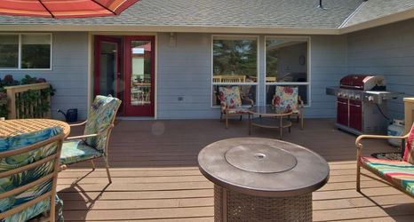 Others 2 Stylish Single Level Wine Escape