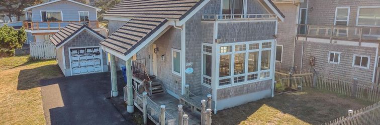 Others Nautical Decor and Cozy Loft - Elegant Beach Retreat