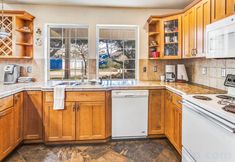 其他 4 Charming Getaway with Hot Tub and Spacious Patio - Delightful Family Retreat