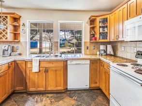 其他 4 Charming Getaway with Hot Tub and Spacious Patio - Delightful Family Retreat