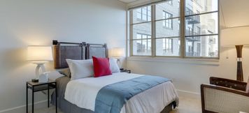 其他 6 Bright Recently Upgraded Apt – Downtown Location