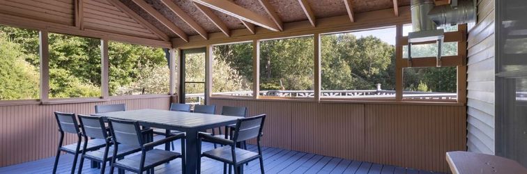 其他 Spacious Backyard and Spa Area with Jacuzzi - Stunning Tranquil Retreat