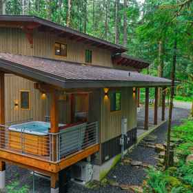 Logo1Luxurious Hot Tub and Cozy Fireplace - Stunning Wooded Escape,霍特科姆县飯店