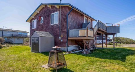 Others 2 Ocean Views and Cozy Deck - Inviting Coastal Haven