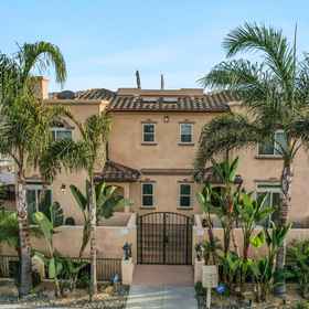 Logo 1 Private Rooftop Patio with Bay Views - Elegant Coastal Retreat, Khách sạn San Diego County