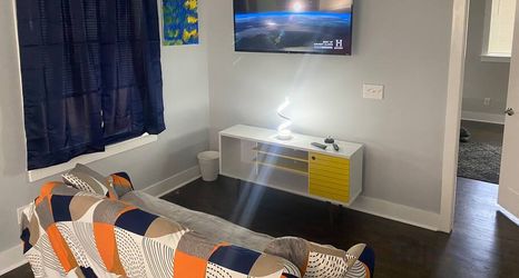 Others 2 Convenient Access to Airport and Downtown - Modern Retreat