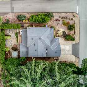Hotel Exterior1Charming Multi-Level Deck and Hot Tub - Serene Coastal Retreat,德里夫特克里克廊桥飯店