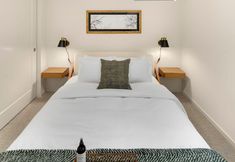 Lain-lain 7 Rooftop Patio with Stunning City Views - Stylish Urban Retreat