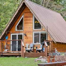 Logo1Serene A-Frame Retreat with Hot Tub and Fire Pit - Cozy Stylish,华盛顿州飯店