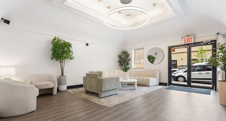 Lainnya 2 Cozy Retreat with Rooftop Access and Gym - Charming Urban Haven