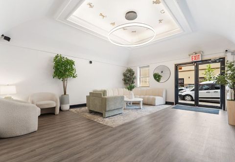 Lainnya Charming Studio with Workspace and Cozy Amenities - Inviting Urban Retreat