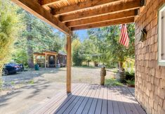 Others 6 Cozy Living Spaces and Large Yard - Inviting Custom Retreat