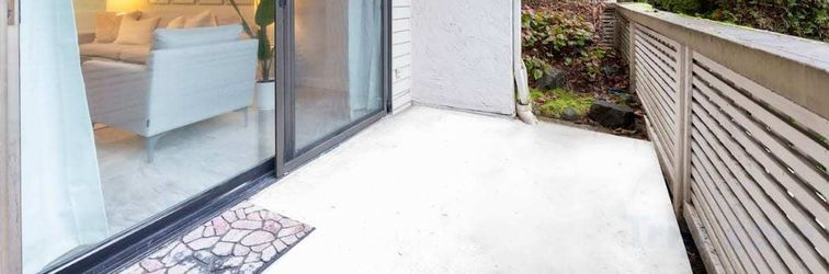 อื่นๆ Stylish Townhouse with Patio and Electric Fireplace - Chic Modern Oasis