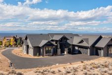 Others Stunning Patio with Hot Tub and Fire Pit - Charming Ranch Getaway