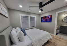 Lain-lain 6 Modern Kitchen and Smart TVs - Charming Retreat