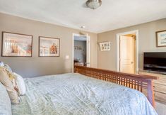 Others 5 Ocean View Deck and Hot Tub - Charming Coastal Escape